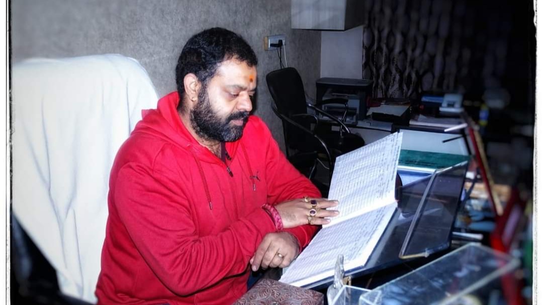 Guru Dr. Narottam Pujari India's Leading Astrologer And Vastu Shastra Expert.