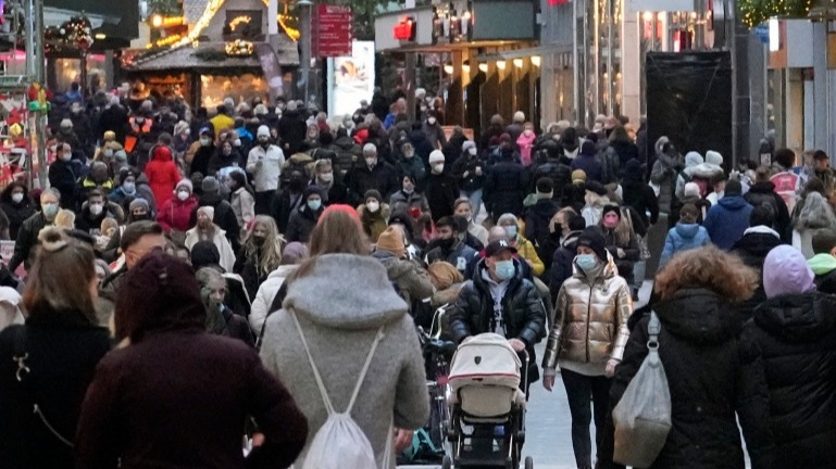 Covid: US and France see a record increase in daily cases
